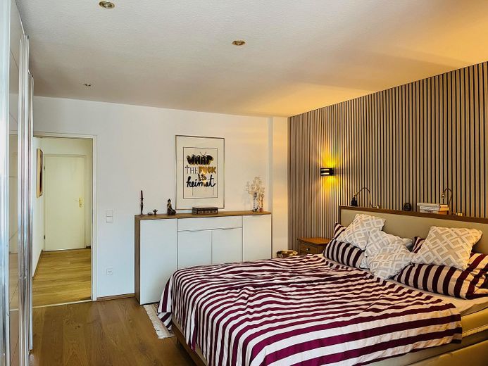 3-Zimmer-Maisonette mit Süd-West-Loggia & Blick über Nürnberg – Schlafzimmer
