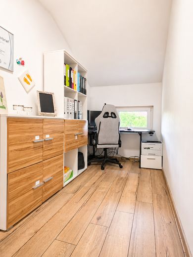 Modernes 217-m²-Familienhaus mit 8 Zimmern, PV-Speicher, Wallbox, Solar & großem Garten – Foto 33