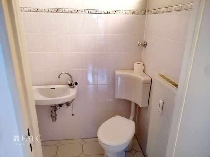 Selten, aber wahr - 2 Mehrfamilienhäuser auf exklusivem Wassergrundstück – Gäste-WC