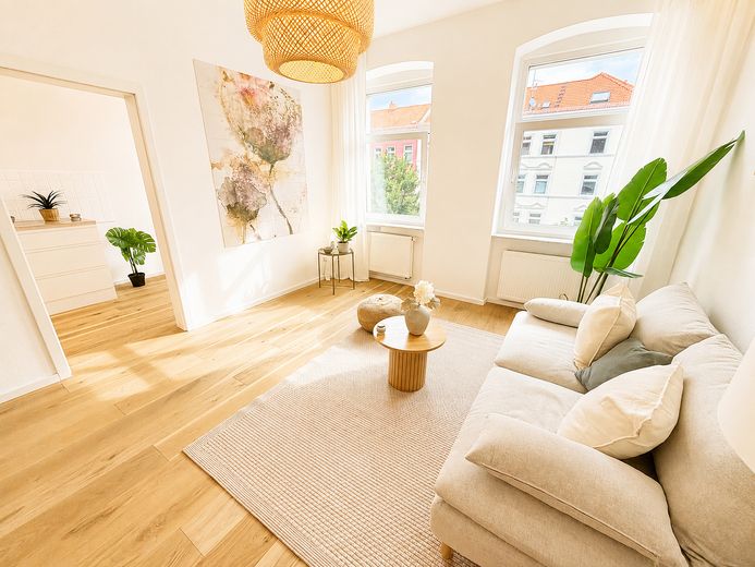 Helle und gemütliche 2-Zimmer-Wohnung mit Balkon // Erfurt-Andreasvorstadt // Sofort bezugsfrei – Wohnbereich