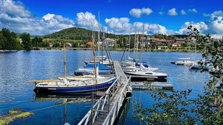 HAUS-SCHLUCHSEEBLICK: 3 Ferienwohnungen mit "Classic-Car-Ambiente" in Premiumlage (€ 1,1 Mio. +Inv.) – Schluchsee und Ortsblick