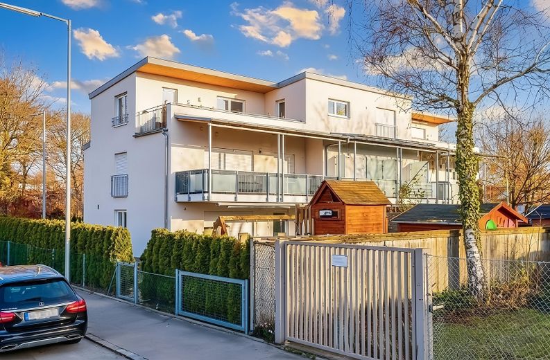 Hochwertig voll möblierte 2-Zimmer-Wohnung mit Dachterrasse, Tiefgarage & Garten in München Nord – Foto 21