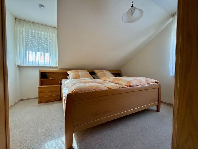 Menden: Vermietete Eigentumswohnung mit Balkon und Stellplatz - Optimal für Kapitalanleger! – Elternschlafzimmer