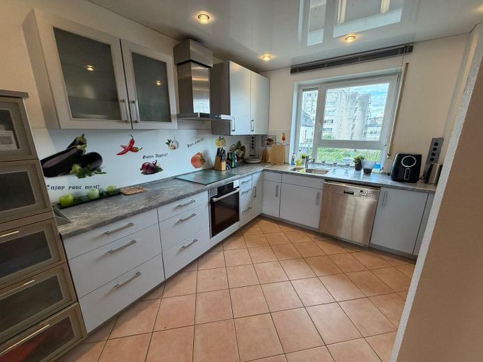 Ruhiges Wohnen ganz oben: Gepflegte 3-Zimmer-Wohnung mit Süd-West-Balkon & Tiefgarage – Photo 10