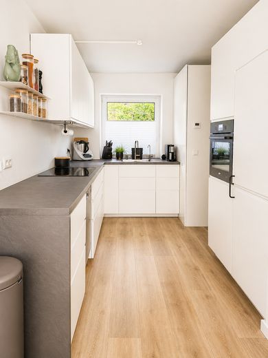 Energetisch kernsaniertes, modernes Reihenmittelhaus (KfW 55) mit Garten, Terrasse & Garage – Offene Küche