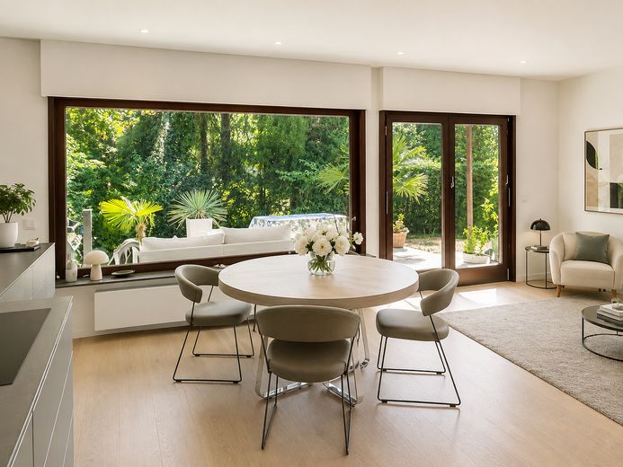 Freistehendes Einfamilienhaus in Top-Lage von Kronberg mit großem Garten und Terrasse – Wohnen/Essen