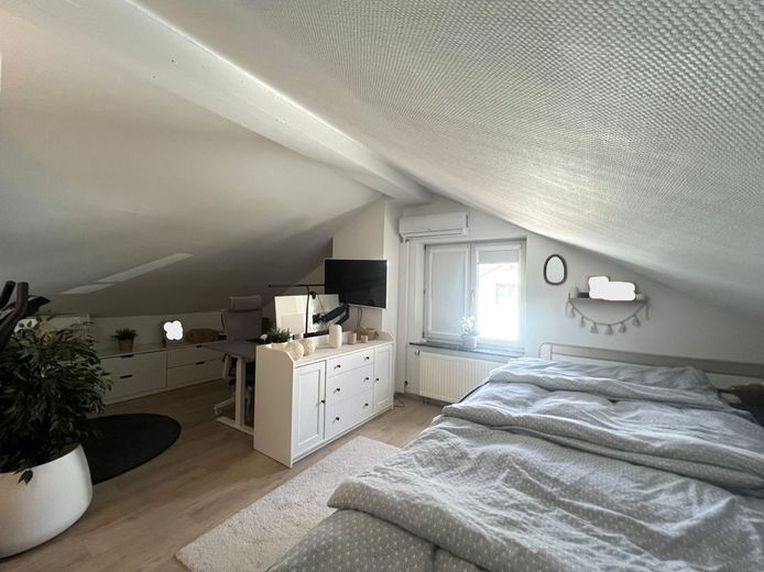 3-4 Zi. Maisonettewohnung mit Balkon, Garage und Garten in naturnaher Lage in Wuppertal-Beyenburg – Schlafzimmer