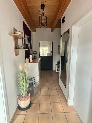 Diele von Haustür aus 