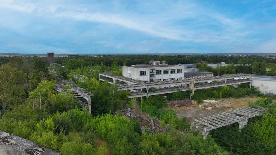 Provisionsfrei! Nähe A14 Vielseitiges Gewerbeareal auf 41.440m² mit Bunkeranlagen in Schönebeck – Suedwest Luftbild Block