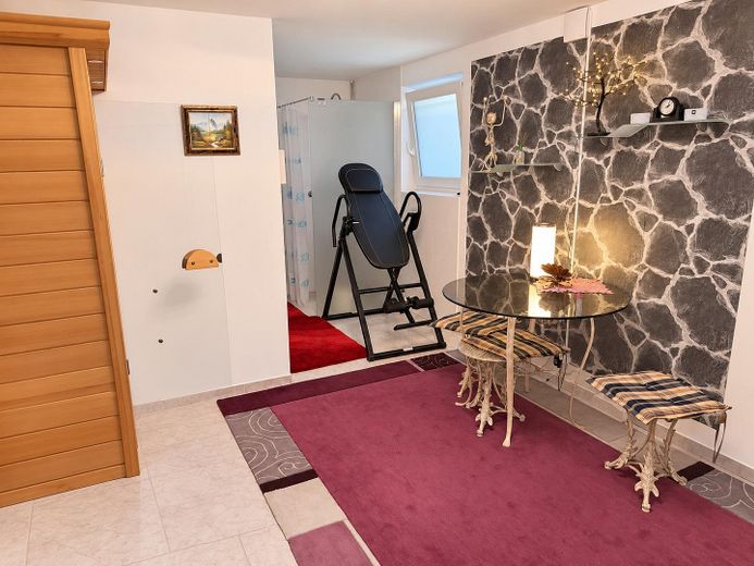 مساحتان سكنيتان، حديقة ومنطقة عافية: منزل لعائلتين بتصنيف A+ – Spa