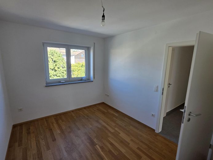 Augsburg-Inningen Bhf-nah 4 Zi  ETW 90m2 Süd-Loggia, Garten zustzl 18m2 UG Abst/WaKü – Zimm. 1