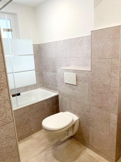 inkl. Badewanne & Trennwand