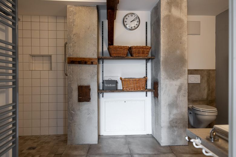 Großzügige Dachgeschoßwohnung – Badezimmer