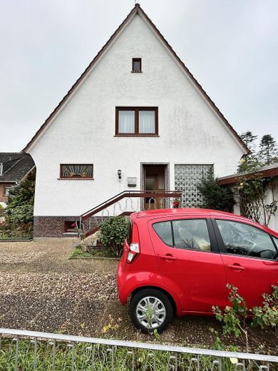 Großzügiges Wohnen in ruhiger Lage mit weitläufigem Garten in Dreye an der Grenze zu Bremen – Ansicht von Osten