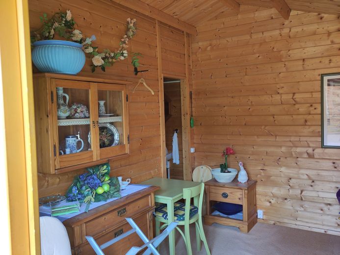 Barrierefreier Bungalow in gepflegter Gartenanlage – Gartenhaus, Hauptraum
