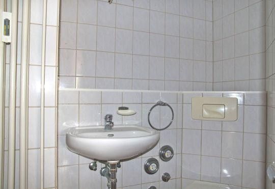 Luminoso appartamento di proprietà con spazio aggiuntivo – Bad