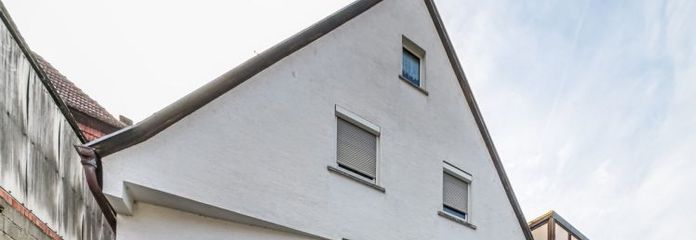 Urokliwa nieruchomość z dziedzińcem w centrum miejscowości Leinach – mnóstwo miejsca na realizację Państwa pomysłów!