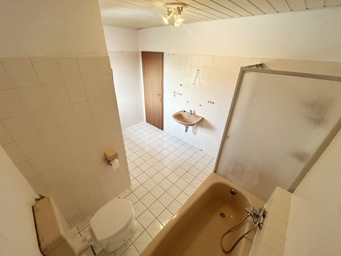 Familienparadies mit Traumgarten am Leiselsee – ruhiges Wohnen mit perfekter Anbindung – Bad