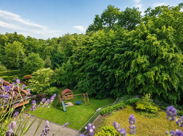 145m² Hausgefühl auf zwei Ebenen- 3 Schlafzimmer, 2 Bäder und 2 TG Stellplätze – Blick vom Balkon