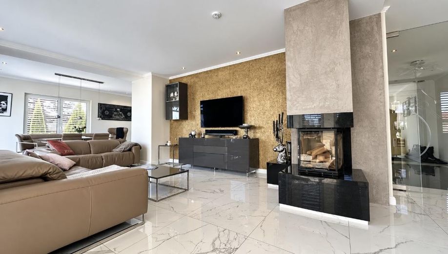 Villa urbana con estilo, tecnología moderna y confort exclusivo – Wohnzimmer mit Kamin