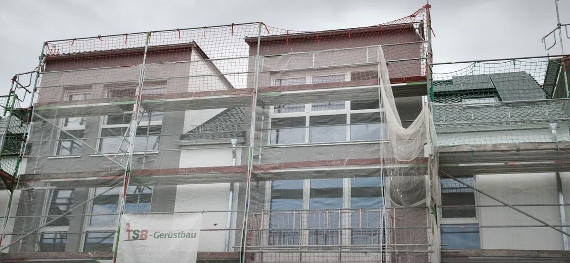 Letzte Neubauwohnung, 4 Zimmer, barrierefrei, zwei Terrassen und mit KfW 55 Standard – Straßenseite