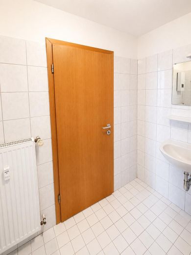 Frisch renovierte 2-Zimmerwohnung mit Dachterrasse im Frankenberger Viertel – Badezimmer