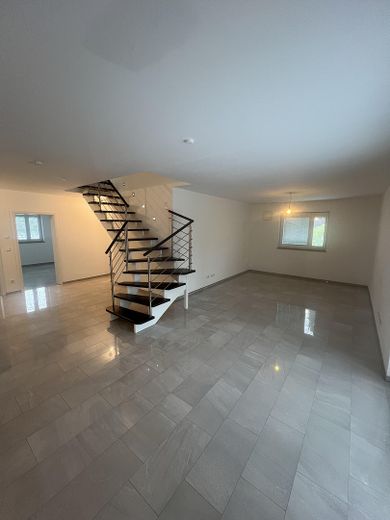 Spacious 5-room maisonette apartment in Neuburg an der Donau – Wohnbereich