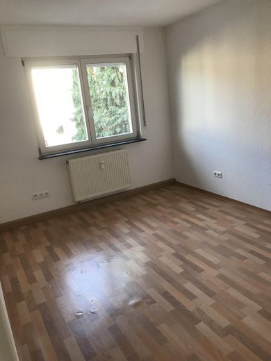 2,5 ZKB - mit EBK u. Balkon in Einbahnstraße in östlicher Südstadt – Das mittelgroße Zimmer zum Hof