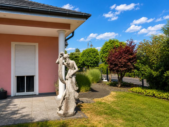 Ekskluzywny dom jednorodzinny z basenem na działce 2.002 m² w pobliżu Trewiru – Sonnenterrasse am Garten
