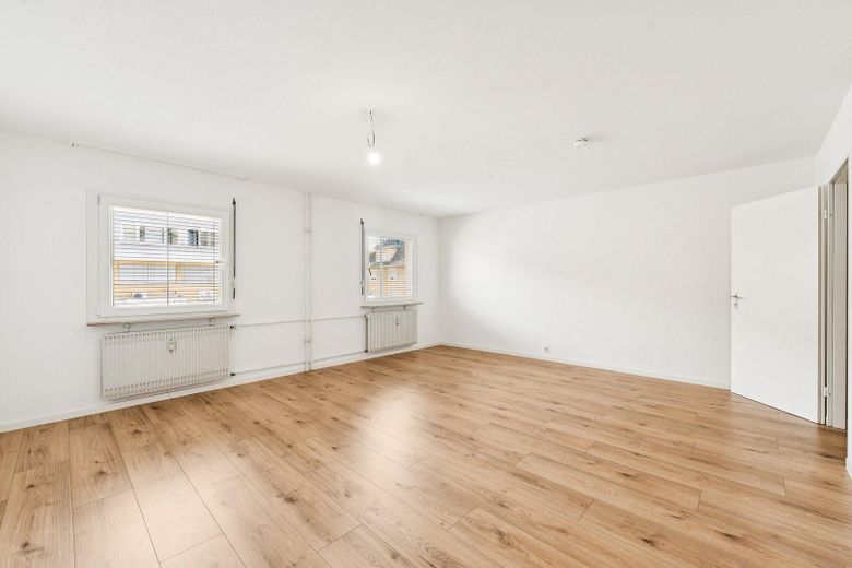 Erstbezug nach Kernsanierung: 2,5-Zi.-Wohnung mit Balkon und TG-Stellplatz (+Aufzug) – Schlafzimmer