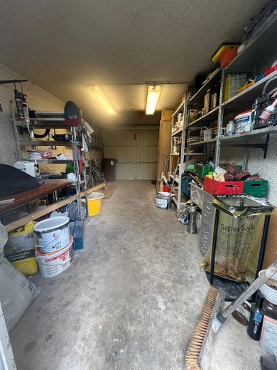 Modernes High-Tech-Wohnen: Reihenendhaus mit smarthome-Komfort & Gartenoase – Garage