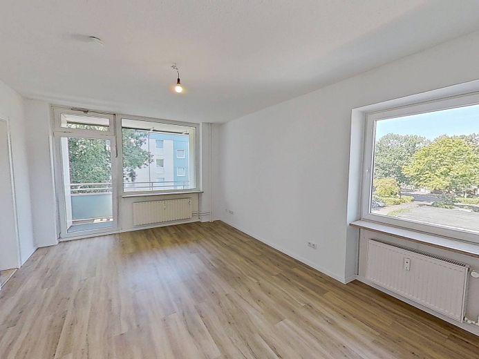 Moderne 3-Zi.-Whg. mit BALKON und EBK in fußläufiger Nähe zum Eiderufer – Ansicht I: Wohn- und Esszimmer