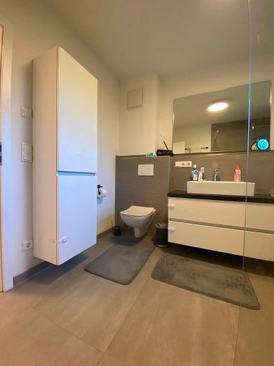 Neuwertige 3-Zimmer-Eigentumswohnung in Straubing – Bad
