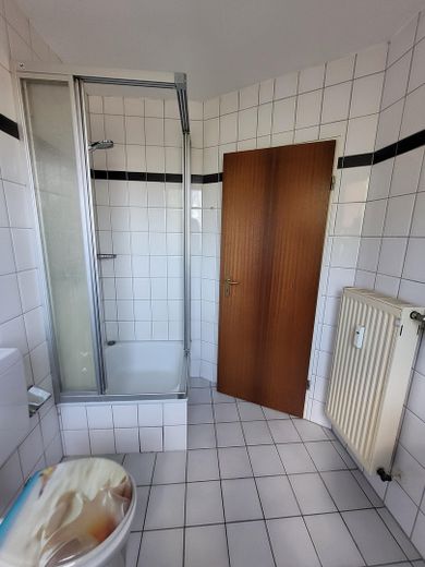 Geismar Kiesseestraße: Schöne 3-Zimmer-Wohnung Kie DG re E6 – Bad