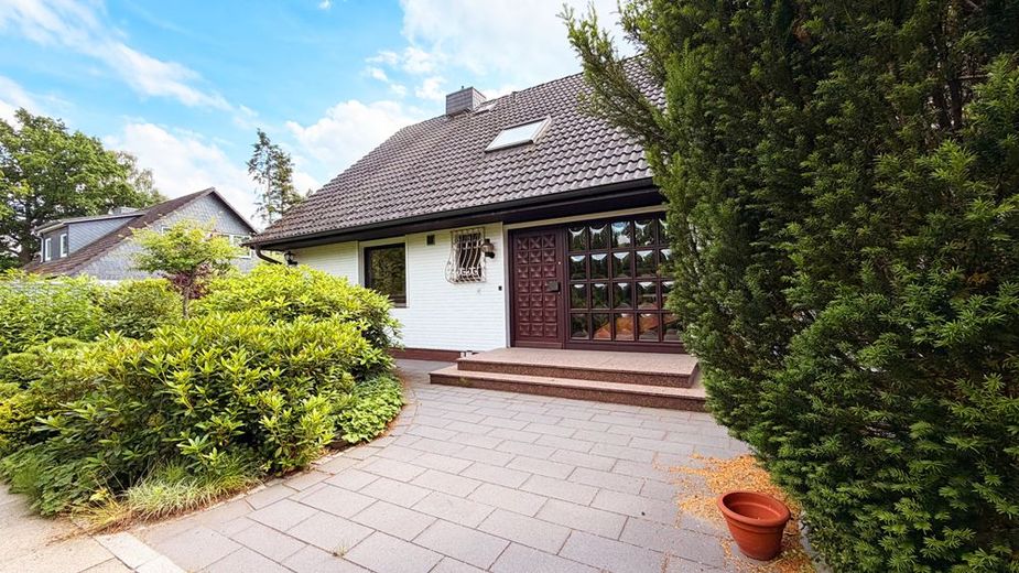 GROSSZÜGIGES FAMILIENHAUS AUF 939 M² SONNENGRUNDSTÜCK IN RUHIGER SACKGASSENLAGE VON ELLERBEK! – Bild 2