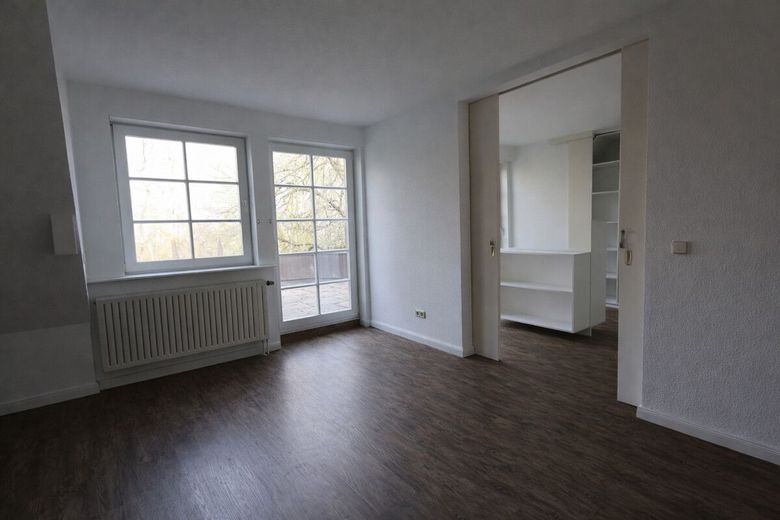 Exklusive Villa mit Wellnessbereich, Pool &amp; großem Grundstück (inkl. Renovierung und neuem Dach) – Schlafzimmer