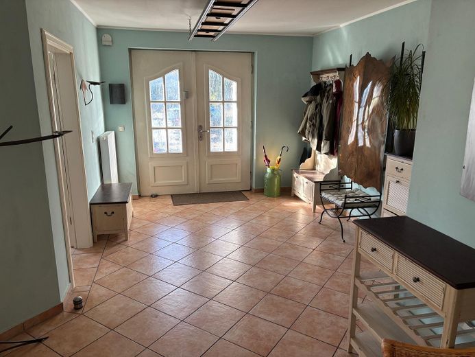 Toskana-Villa freistehend auch als Zweifamilienhaus nutzbar – Eingang Flur EG