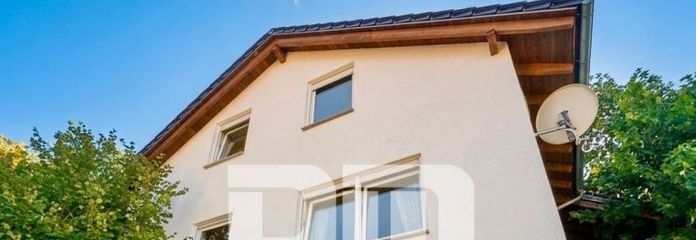 Moderner Wohntraum in ruhiger, naturnaher Sackgassenendlage mit Panoramablick über die Stadt