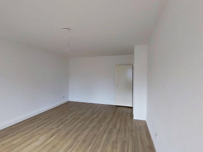Großzügiges Wohnen: Helle 4-Zi.-Wohnung mit Balkon – Ansicht II: Wohnzimmer