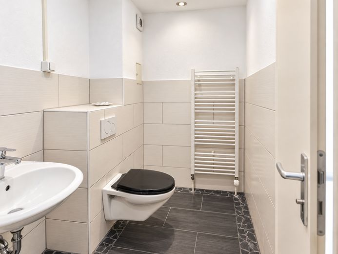 Appartamento di proprietà con terrazza esposta a sud e garage in casa bifamiliare – senza provvigione – Bad