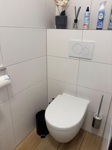 Klimatyzowany lokal handlowy w centrum Ahrweiler, w strefie dla pieszych, do wynajęcia – WC