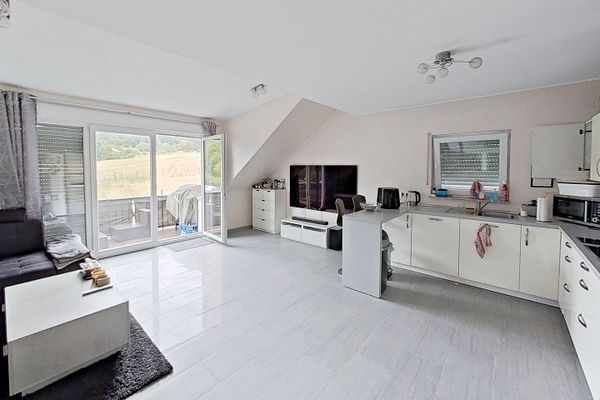 Große 3-Zimmer-Wohnung mit BALKON und EBK in ruhiger Wohnlage