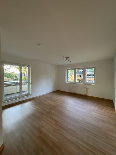 geräumige 3 Zimmer Wohnung mit Einbauküche 2 Loggien in Deegfeld – Schlafzimmer mit Loggia