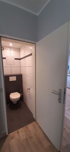 Voll vermietetes Mehrfamilienhaus mit stabilem Cashflow und Entwicklungspotenzial in Krefeld – 1.OG WC