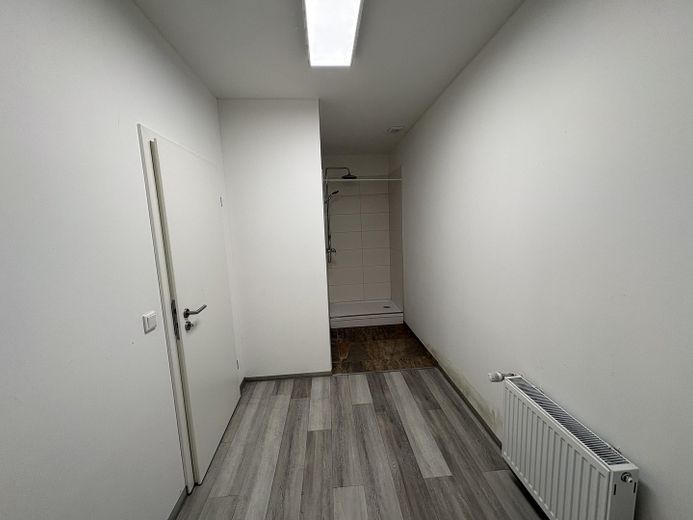HALLE – ALLEINNUTZUNG - Lager/Verwaltung/Montage/Handwerk – Dusche und Umkleide Teil B