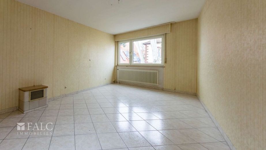 Vielseitiges Anwesen mit Vorder- und Hinterhaus, Halle, Scheune und Entwicklungspotenzial – Kinderzimmer