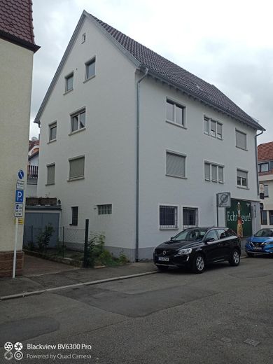 Immeuble collectif, 4 logements, 1 unité commerciale, Reutlingen, Tübinger Straße, prix à négocier – Hausansicht von Südwesten