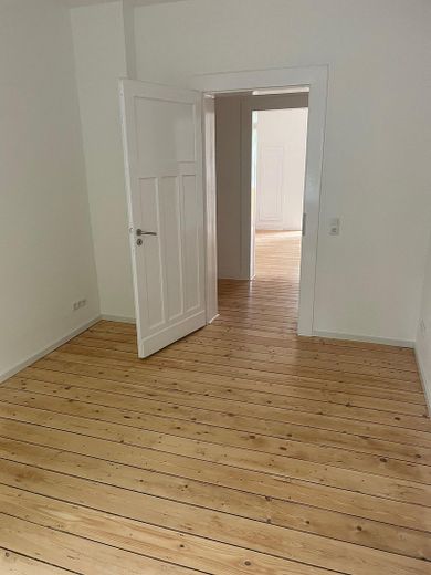 Kreuzviertel!!! Piękne mieszkanie w starej kamienicy z 3,5 pokojami i BALKONEM OD POŁUDNIOWEGO ZACHODU – Wohnzimmer