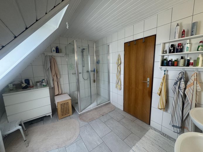 Großes Badezimmer