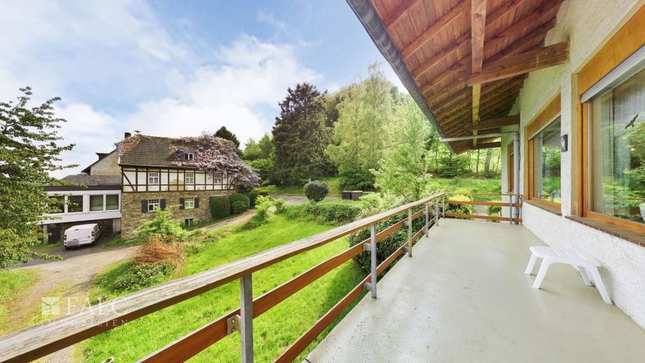 Großzügiges Landhaus mit separaten Apartmentbereichen – Balkon
